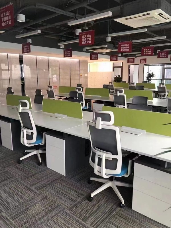 बैक और हेड सपोर्ट के साथ समायोज्य ऊंचाई एर्गोनोमिक ब्लैक स्विवेल मेष कुर्सी OEM ODM